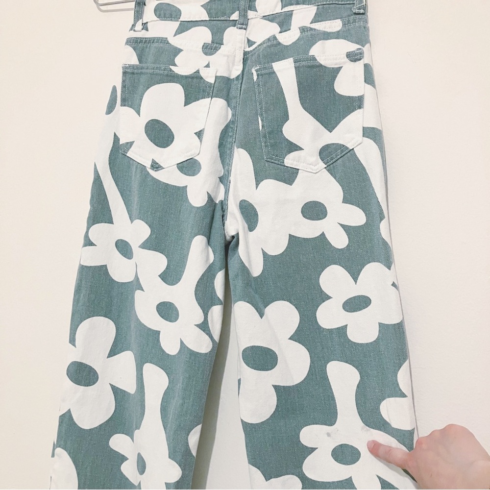 Bailey Rose • Flower Power Jeans in White/Green Floral - Picture 9 of 9